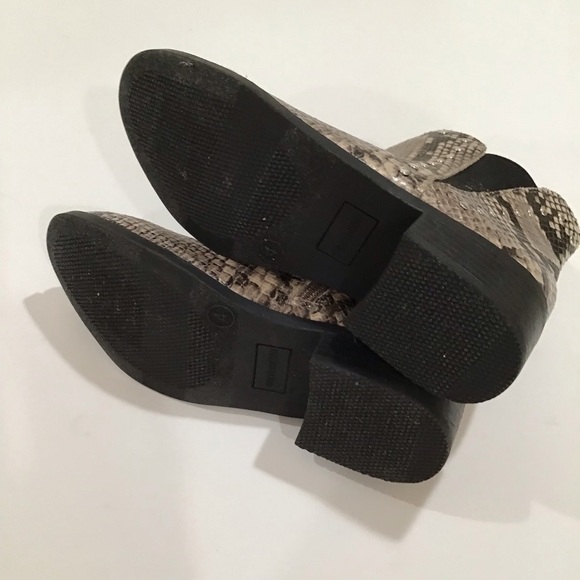 Did madden studded reptile animal print Chelsea booties size 4 - Picture 4 of 4